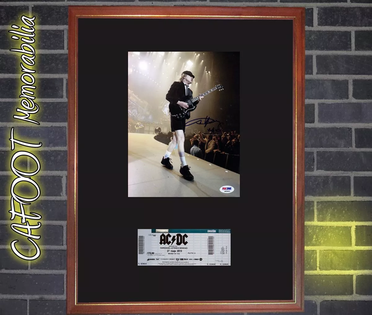 Acdc Angus Young Foto Firmada Y Entrada Recital 2010