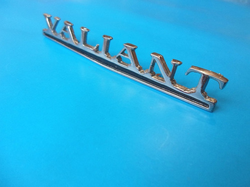 Emblema Valiant Duster Plymouth Cofre Cajuela  Clasico Foto 3