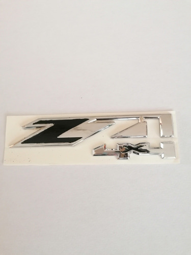 Emblema Lateral Chevrolet Z71 4x4 Negro Foto 2