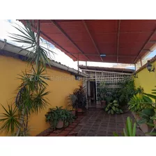 Casa En Venta En San Juan De Los Morros, 23-24529. Lln