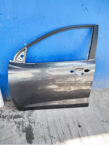 Primera imagen para búsqueda de puerta delantera izquierda hyundai i10