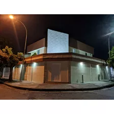 V.larez Moderna Casa De Esquina Recién Remodelada Ubicada En Una De Las Mejores Zonas De Valencia, Urb. El Trigal Norte