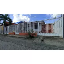 Renta House Vip Group Casas En Venta En Barquisimeto Lara Patarata Calle Cerrada, Muy Centrico Y Considerada Para Adaptar A Su Gusto.