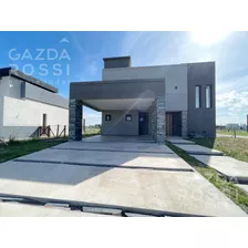 Venta Casa En 2 Plantas Con Pileta En Barrio Privado San Felipe, Canning