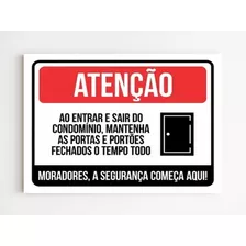 Placa De Sinalização Matenha A Porta Fechada No Condominio