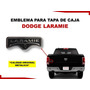 Emblema Para Cajuela Dodge Ram Laramie 19-21 Rojo/negro