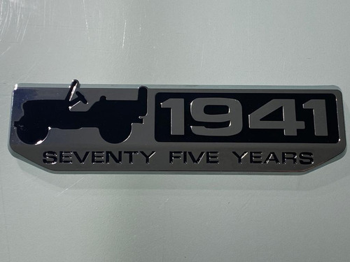 Emblema 75 Aniversario Para Jeep Plateado Foto 4
