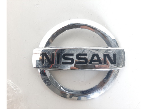 Emblema Fascia Delantera  Nissan Versa 1.6 Std 20-23 Foto 5