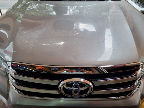 Moldura Cromo De Cofre Toyota Hilux 2016-2023 Foto 4