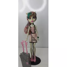 Boneca Monster High Rochelle Goyle Paris Scaris 