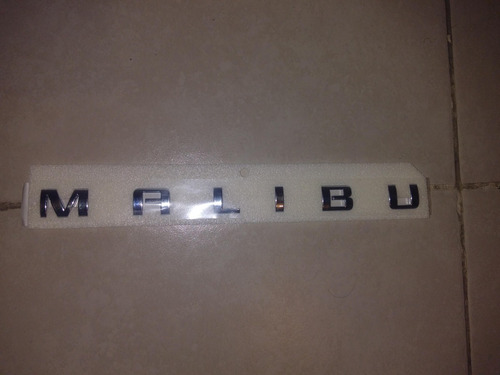 Emblema Lateral Letras Originales Chevrolet Malibu 2014-2019 Foto 3