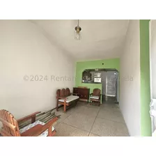 Maria Pastran Vip Casas En Venta En Cabudare Lara El Placer Ubicada En Urbanismo Cerrado De 22 Casas, Cercana A Variedad De Comercios, Colegios Y Otros. Poseedora De Linda Cocina Integrada.