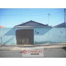 Casa Com 2 Dormitórios E Garagem.