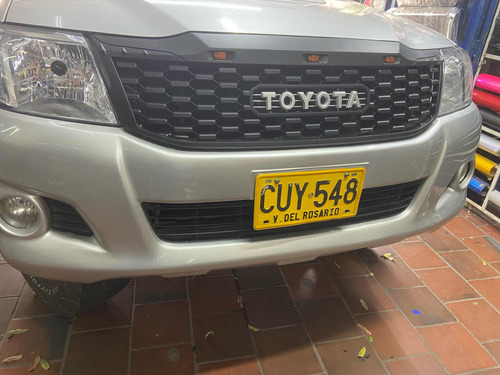 Persiana Trd Toyota Hilux 2013-2015  Abs Original Con Luces Foto 2