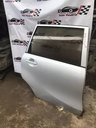 Primera imagen para búsqueda de puerta trasera toyota avanza