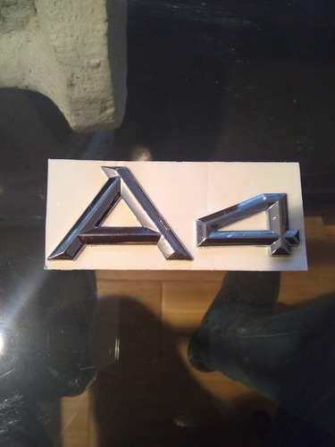 Emblema Letra De Audi A4  Foto 3