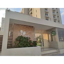Amplio Y Moderno Apartamento En Venta Este De Barquisimeto. Avenida Libertador 24-17214 As-m