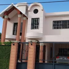 For Sale Casa De 4 Habitaciones En Mirador Del Este Zona Residencial Buena