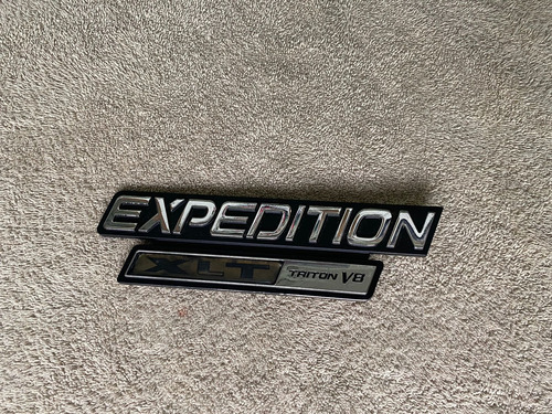 Emblema Ford Expedition Xlt Triton V8 Original Foto 3