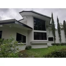 Venta De Casa De 1976 M2 De Terreno En Las Cumbres 20-5420