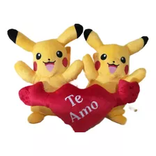 2 Pikachu De Pelucia 34 Cm + 1 Coração De Pelucia 