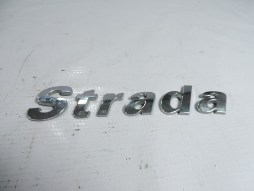 Emblema  Strada   Tapa Cajuela Fiat Strada  2009-2013 Foto 5