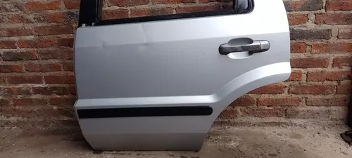 Tercera imagen para búsqueda de puerta trasera ecosport