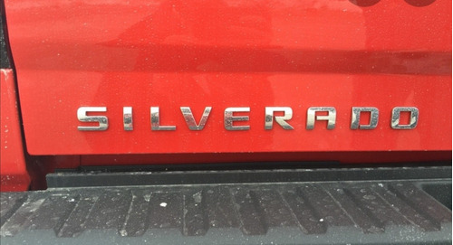 Emblema  Chevrolet Silverado Color Plateado  Foto 2