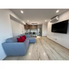 Espectacular Y Remodelado Apartamento En Alquiler En El Rosal