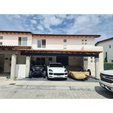 En Venta Residencia En Lomas Del Campanario, 4ta Recamara En