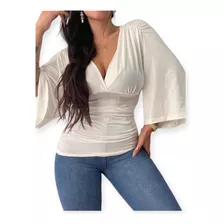 Remera Escote V Con Detalle De Frunce Mangas Estilo Campana