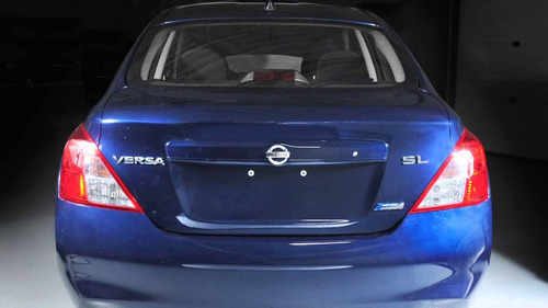 Nissan Versa Emblema  Foto 9