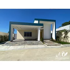 Hermosa Casa En Proyecto Cerrado En Gurabo