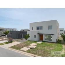 Casa En Venta En Barrio Carpinchos | Nordelta