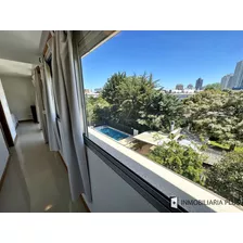 Venta De Apartamento Con Piscina Climatizada, Jacuzzi Exterior Y Más A Sólo 200 Metros Del Mar En Punta Del Este