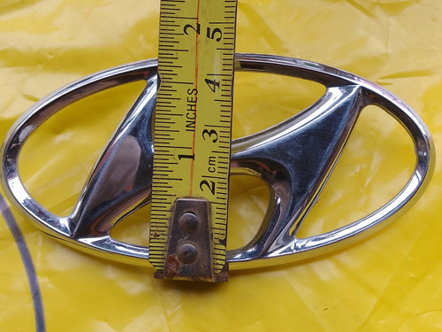 Emblema Hyundai Usado Genrico  Pequeas Manchas 9cm 4.6cm Foto 7