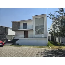 Casa Nueva En Condado Del Valle Sección Bakeira. Precio A Tratar. Particular.