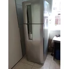 Vendo Geladeira/refrigerador Electrolux Frost Free.