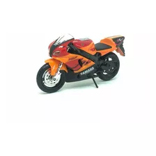 Miniatura De Moto Yamaha R7 1:18 Maisto