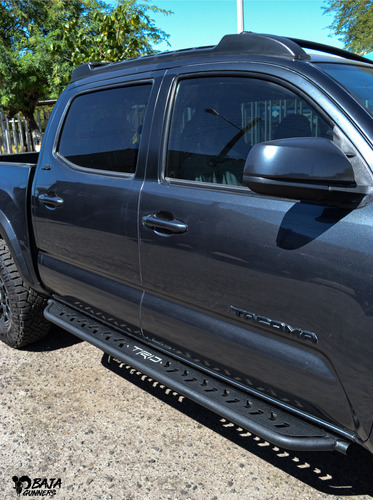 Estribos Toyota Tacoma Doble Cabina 2005-2023  Foto 4