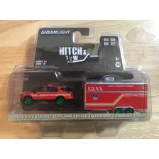 Camioneta De Bomberos Con Remolque Marca Greenlight 1:64