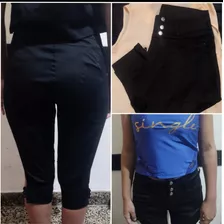 Pantalón Capri Negro Con Apliques