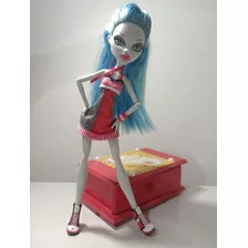 Monster High Ghoulia, Incompleta. Mattel Inc.