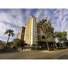 Apartamento En Zona Privilegiada Cerca De Centro Comerciales Urbanizacion Prebo