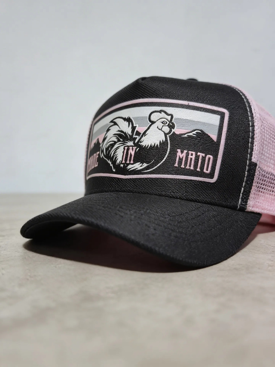 Gorra Trucker Made In Mato Unisex Rosa Ajustable Gallo Negro Y Rosa Con Red