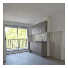 Dueño Vende Con Renta Divino Apartamento De 1 Dormitorio En Calle Venezuela. Edificio Luxar Green. A Metros Del Palacio Legislativo Y De Todos Los Servicios 