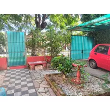 Casa 4 Dormitorios. Ideal Punto. Comodidad Para 2 Familias, Entrada Para Auto Techada, Jardín, Patio, Terraza Cerrada. Reja Perimetral. Muy Linda Y Segura. 2 Plantas. Excelente Iluminación. Depósito 