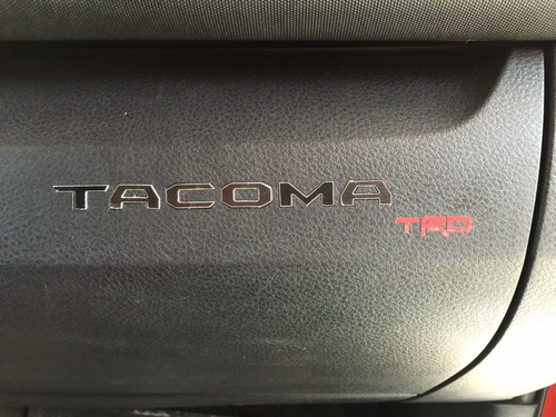 Letras Logotipo Alum Negro Guantera Toyota Tacoma 2016-2023 Foto 5