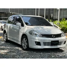 Nissan Tiida Premium 2013