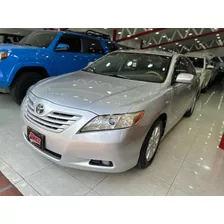 Toyota Camry .